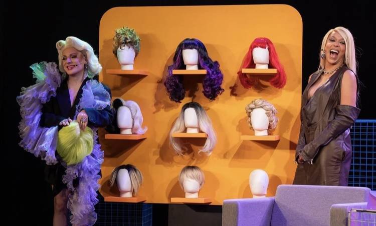 Dia TV: Erika Hilton se diverte com pérola da internet em quiz de Lorelay Fox