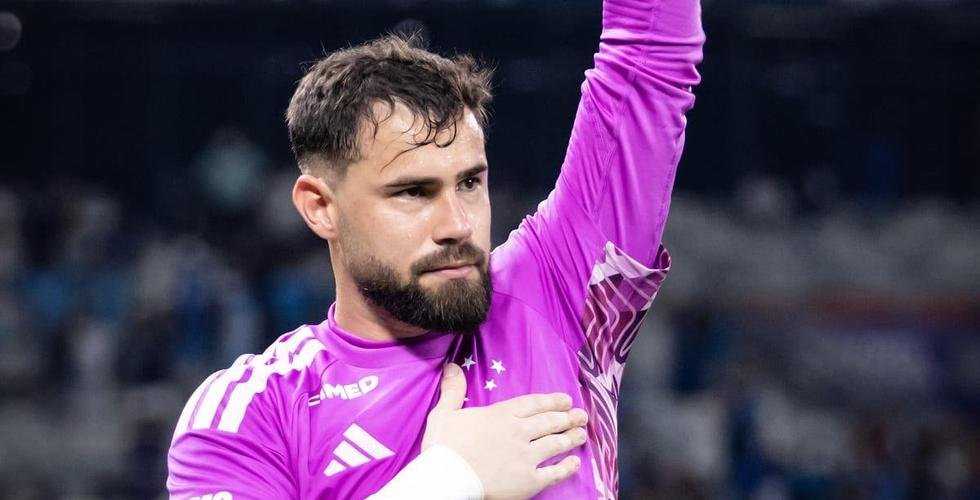 Matheus Cunha supera vaias e � aplaudido pela torcida do Cruzeiro - foto: Gustavo Aleixo/Cruzeiro