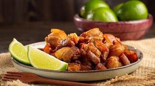 Torresmo: a história por trás do petisco que virou paixão mineira