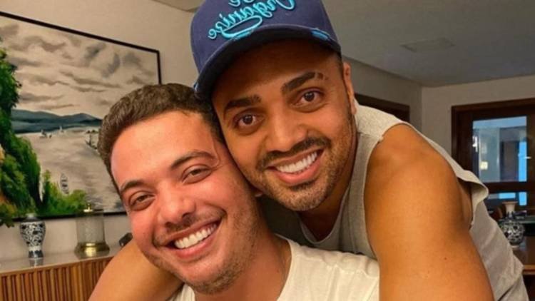 Cantor foi criticado ap�s brincar com a trai��o do humorista durante show
