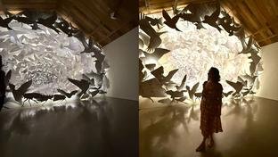 Entre labirintos de espelhos, bibliotecas infinitas e cenários que nos levam a uma outra dimensão confira `Sou o Outro do Outro`