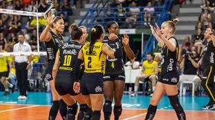 V�lei: Praia tem atua��o perfeita, atropela Flamengo e abre vantagem na semi da Superliga