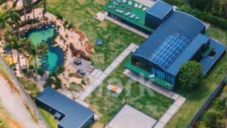 Artista est� h� mais de um ano procurando um comprador para o im�vel