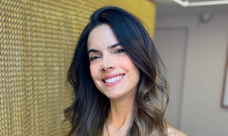 Mariana Le�o muda o visual e aposta no toque sofisticado de Leo Carraro