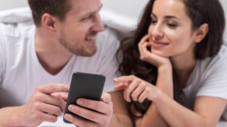 Aplicativos de namoro mudaram o romance, mas exigem mais cautela