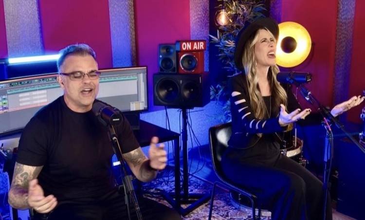 Brinco e N�na Shara lan�am 