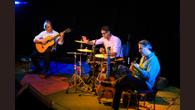 Aberta e gratuita, a apresentação será nesta sexta-feira (2/5), às 20h, e celebra 20 anos de história do trio na música instrumental brasileira