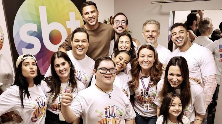 Lucas Guimar�es ganha surpresa durante grava��o do programa 