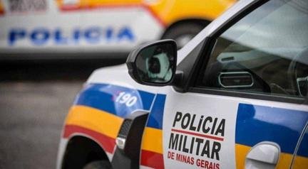 Atiradores matam homem dentro de carro e fogem de moto pelas ruas de Sabar�