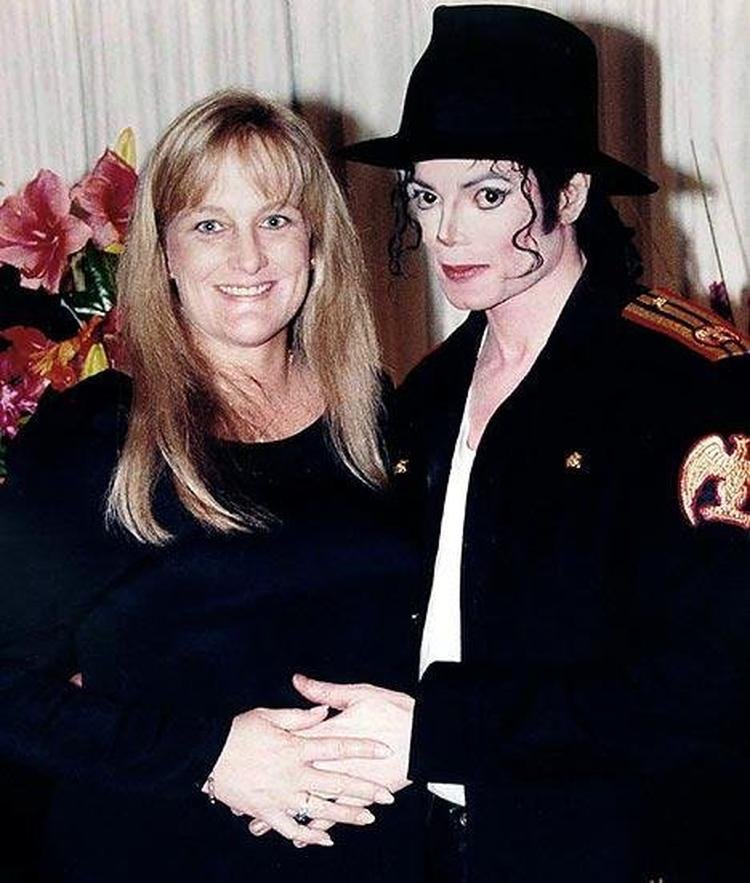 Michael Jackson e Debbie Rowe. (Foto: Reprodu��o)