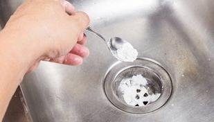 Colocar vinagre no ralo � noite: para que serve e por que � recomendado