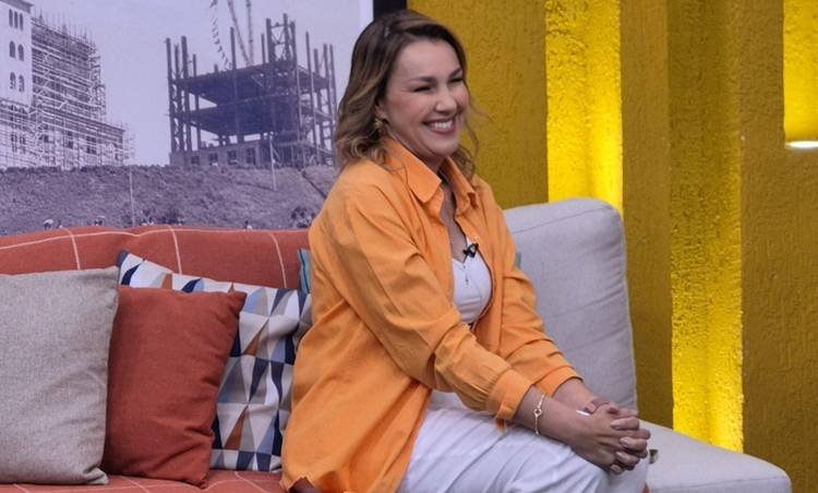 TV Aparecida refor�a time e anuncia Paula Guimar�es como apresentadora; veja