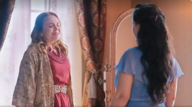 Isadora (Larissa Manoela) e Elisa (Larissa Manoela) em Além da Ilusão  (Foto: Divulgação/TV Globo )