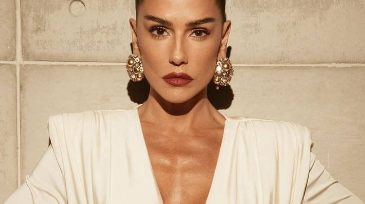 Deborah Secco confirma 