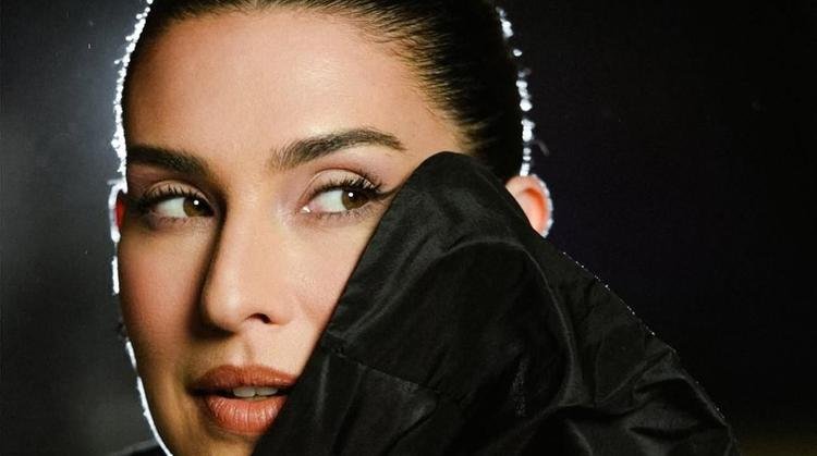 Fernanda Paes Leme se surpreende com boatos de romance entre Obama e Aniston