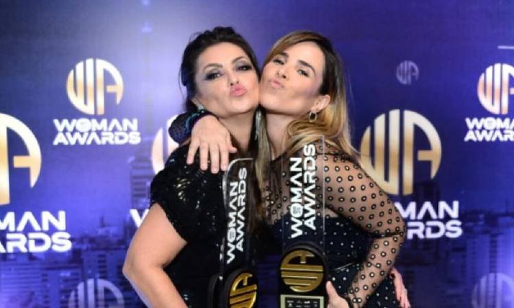 Wanessa Camargo e Renata Br�s brilham em premia��o ap�s pol�micas