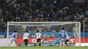 Pnalti nos acrscimos define placar de Cruzeiro x Botafogo; especialista opina - foto: Alexandre Guzanshe/EM/DA Press