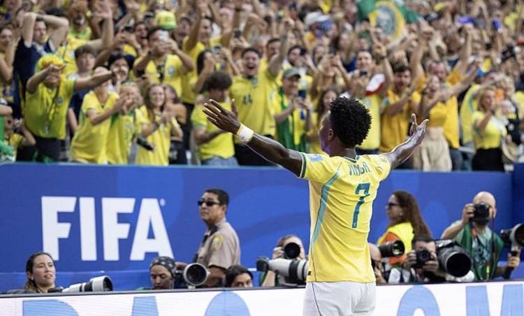 Vini Jr. celebra triunfo do Brasil na Copa do Mundo e afirma: 