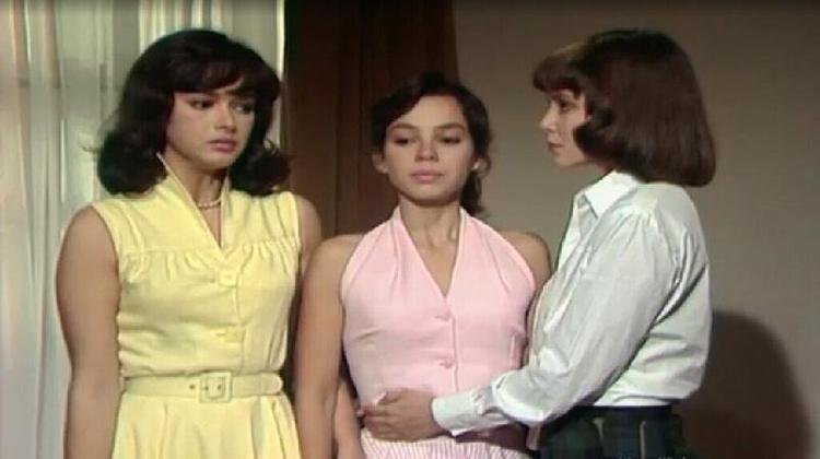 Ana (Myriam Rios), Cristina (Carla Marins) e Yolanda (Thaís de Campos) em Bambolê