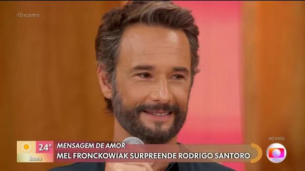 Rodrigo Santoro chora ao vivo com surpresa de Mel Fronckowiak: 'Exposto'