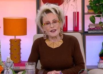 Ana Maria Braga revela susto ao acordar e conta o que houve com seus olhos