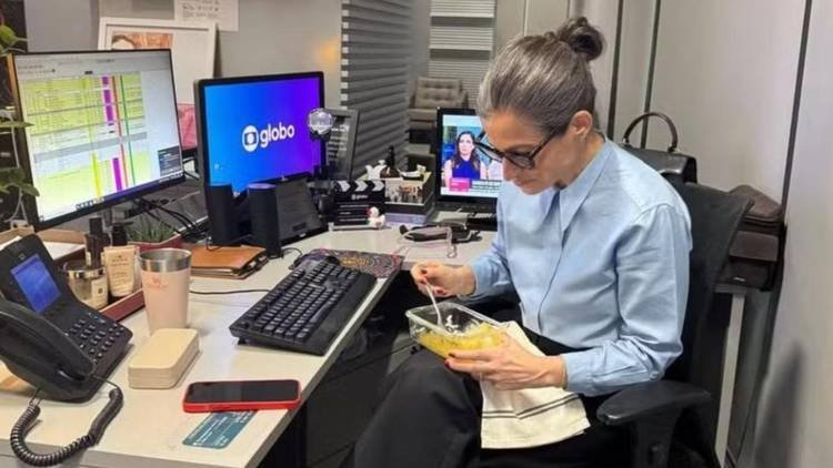 �ncora do 'Jornal Nacional' foi enaltecida ap�s ser vista em um momento 'gente como a gente' nos bastidores