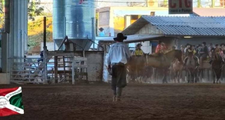 (AO VIVO) Abertura e Ora��o da Ave Maria do 37� Rodeio CTG Seara