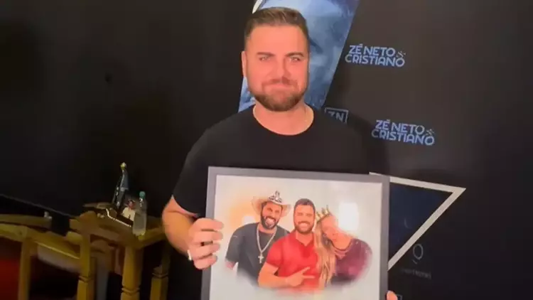 Z� Neto recebe homenagem emocionante a Mar�lia Mendon�a e Jo�o Carreiro