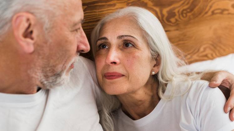 A libido acaba com a idade? Entenda as mudanças dos 20 aos 60 anos