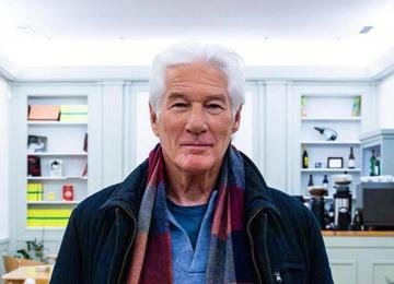 Richard Gere, 77 anos: 'Adoro saladas e medito por uma hora todos os dias'