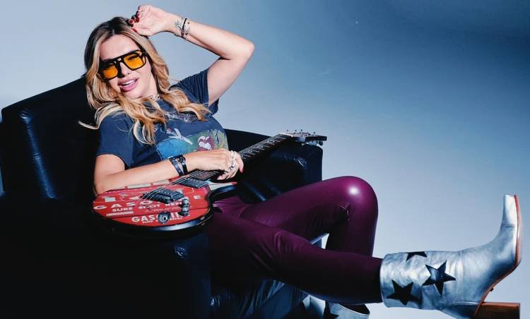 Mirian Martins lan�a single autoral e homenageia sucesso dos anos 1990