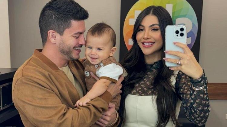Jheny Santucci e Arthur Aguiar s�o pais de Gabriel