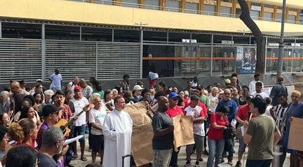 Veja fotos: popula��o em situa��o de rua participa de via-sacra