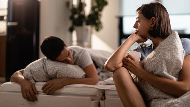 Ama, mas não sente desejo sexual? Entenda por que isso pode acontecer