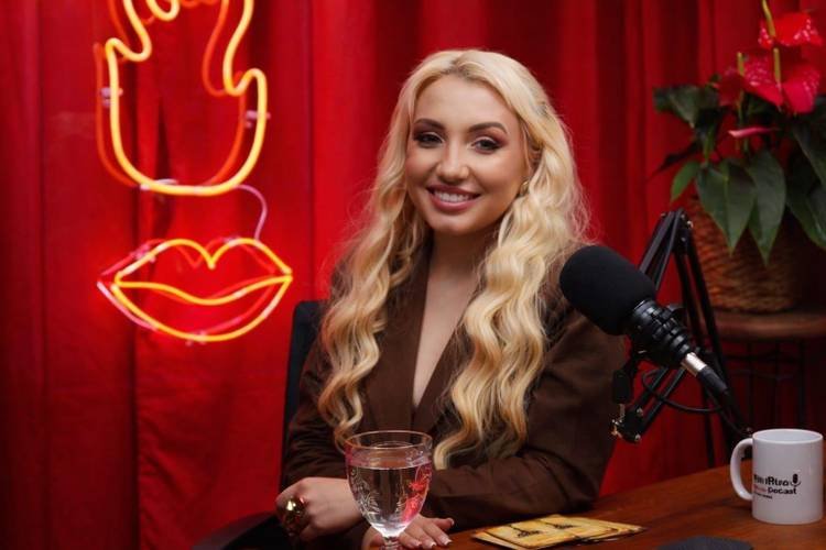 Chaline Grazik falou sobre o relacionamento do ex-casal e apontou o poss�vel infiel da rela��o