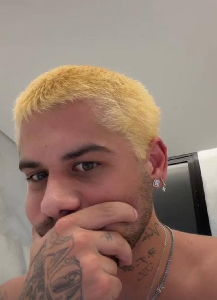 Z� Felipe exibe resultado da descolora��o