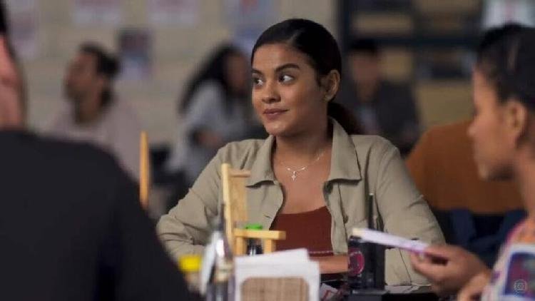 Jenifer (Bella Campos) de Vai na F�