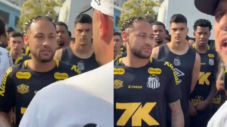 Atleta e outros membros do time foram cobrados pela torcida organizada do clube