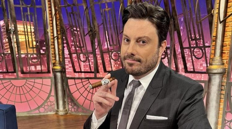 Danilo Gentili xinga Eduardo Bolsonaro de tudo quanto � nome