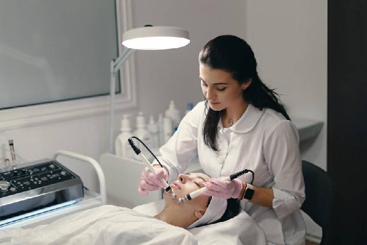 Dia do dermatologista reforça nova lógica skincare | Mundo Corporativo ...