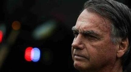 Bolsonaro � levado ao hospital ap�s passar mal na Papudinha, diz Fl�vio