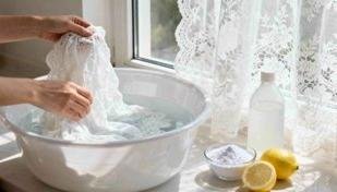 Despeje essa mistura caseira de vinagre e limo, e suas cortinas de renda brancas ficarocomonovas