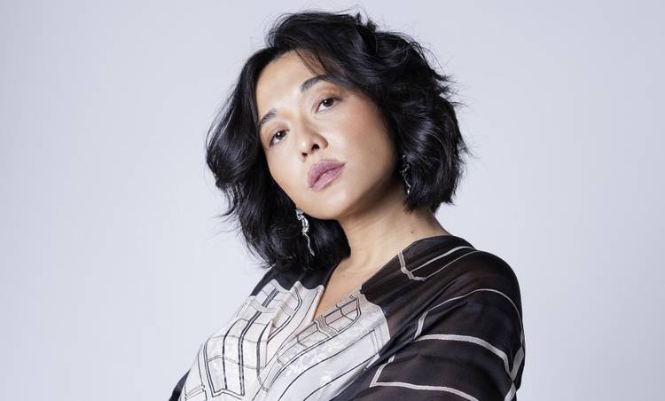 Jacqueline Sato se inspira em aura oitentista de Madonna em novo filme nacional; veja