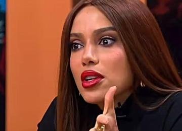 Anitta abandona smartphone e expõe regra radical para usar celular