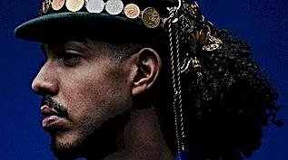 L&#233;o da Bodega mergulha na saudade com refr&#227;o de Mestre Baracho em 'Eu Queria Ficar'