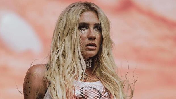 Kesha presta apoio a Cassie Ventura ap�s julgamento de Diddy