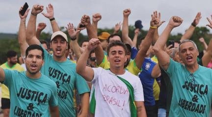 Caminhada de Nikolas tem prote��o policial e assessora de plant�o com pomada e Gatorade