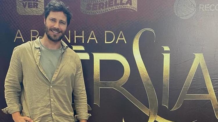 Andr� Bankoff celebra premia��o por atua��o em novela da Record: 