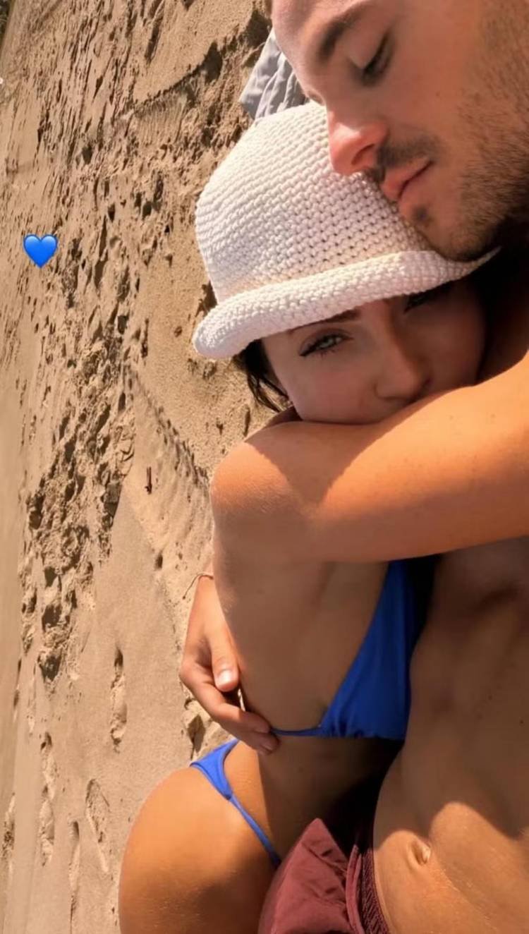 Clima de romance? Jade Picon e Andr� Lamoglia aparecem abra�ados em viagem