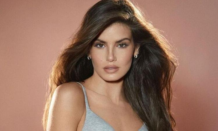 Camila Queiroz causa 'clim�o' ao deixar filme com Sylvester Stallone e Scott Eastwood